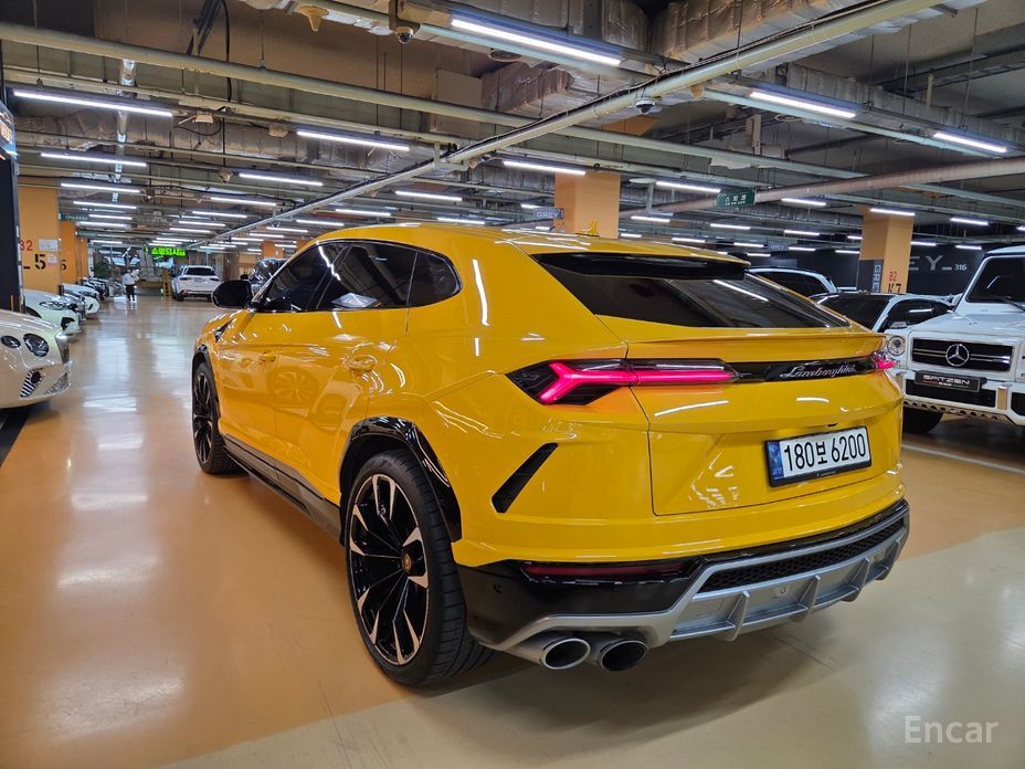 Urus 4. 0 V8 5