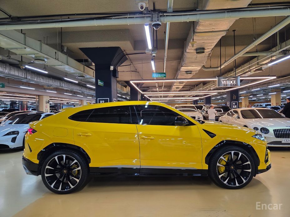 Urus 4. 0 V8 7