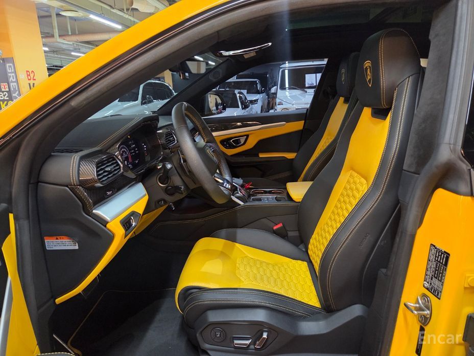 Urus 4. 0 V8 12