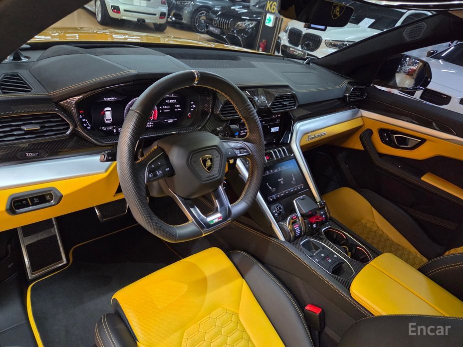 Urus 4. 0 V8 16