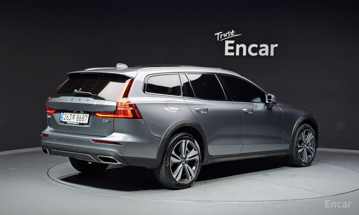 Volvo V60 Cross-country 2nd Generation B5 Pro AWD №3