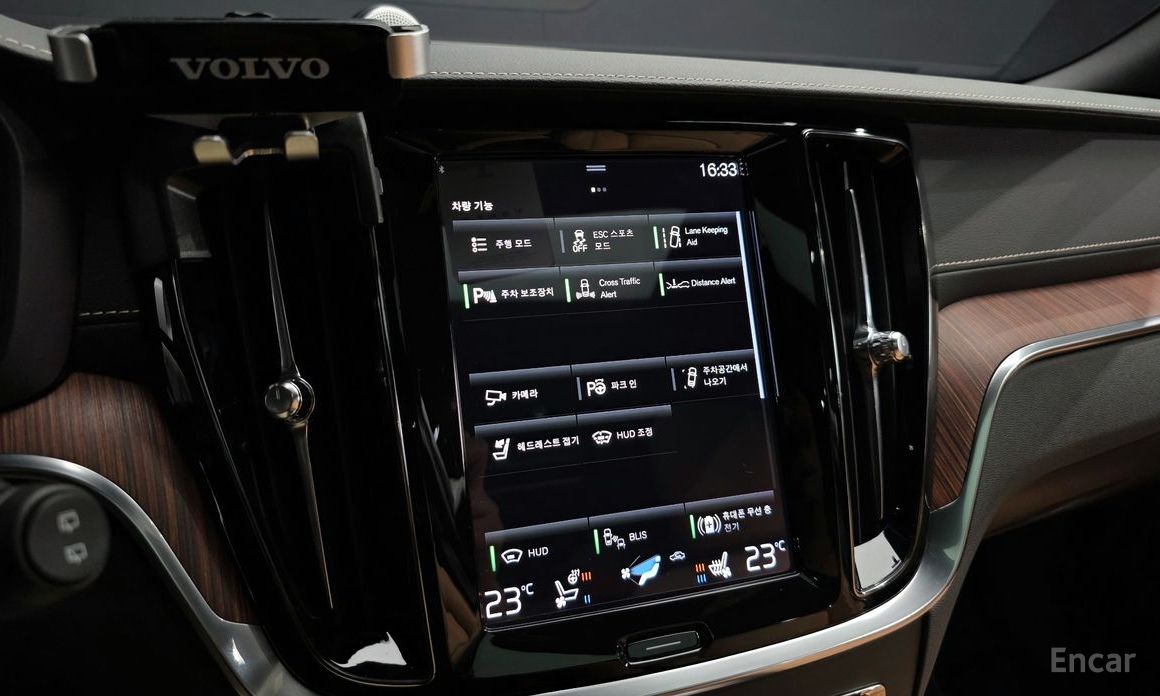 V60 Cross-country 2nd Generation B5 Pro AWD 17