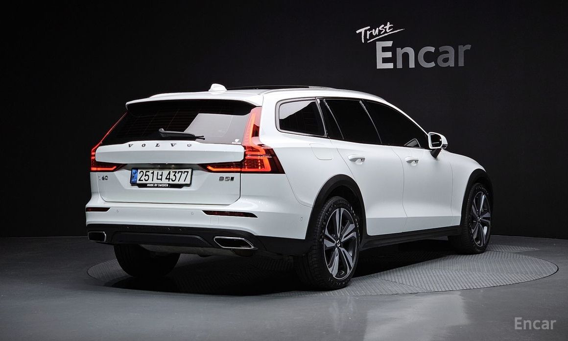 Volvo V60 Cross-country 2nd Generation B5 Pro AWD №3