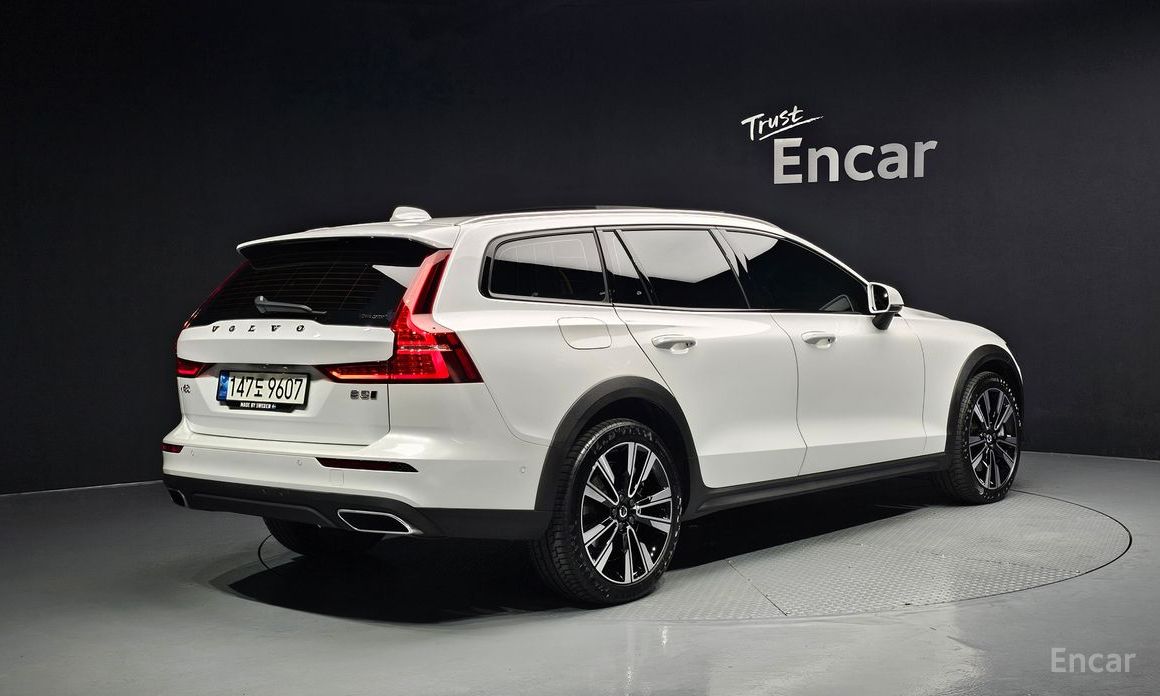 Volvo V60 Cross-country 2nd Generation B5 Pro AWD №3
