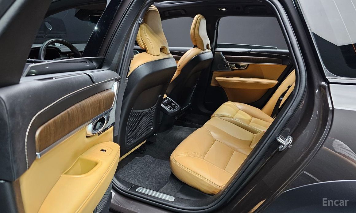 Volvo V90 Cross-Country B5 Pro AWD №13