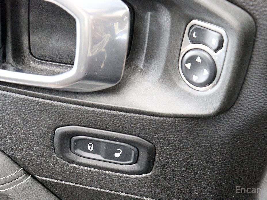 Wrangler (JL)2.0 Overland Power Top 4 Door 17