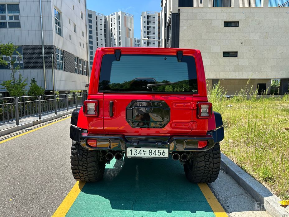 Wrangler (JL)2.0 Rubicon Power Top 4 Door China Manufacturer 5
