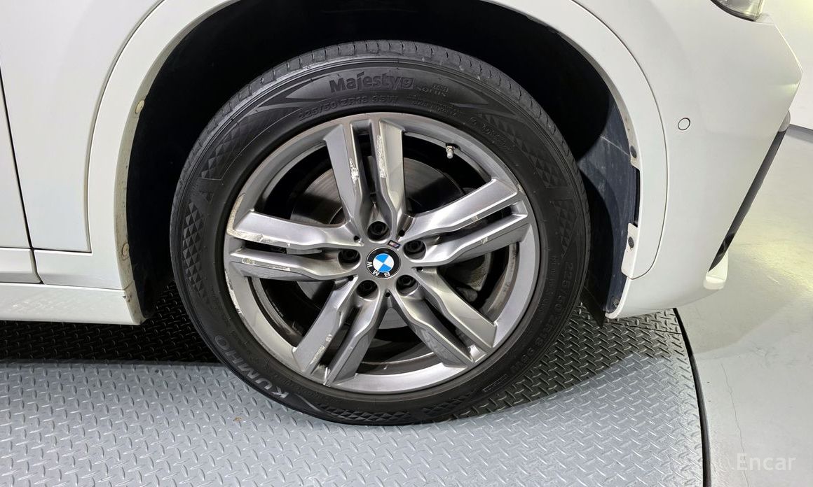 X1 (F48)xDrive 20i M Sport 6