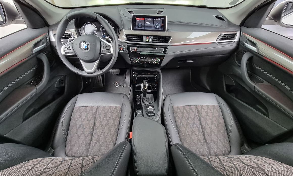 X1 (F48)xDrive 20i xLine 8