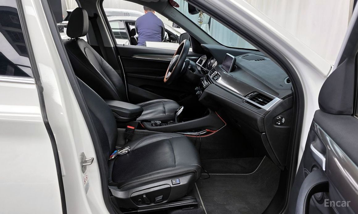 X1 (F48)xDrive 20i xLine 12
