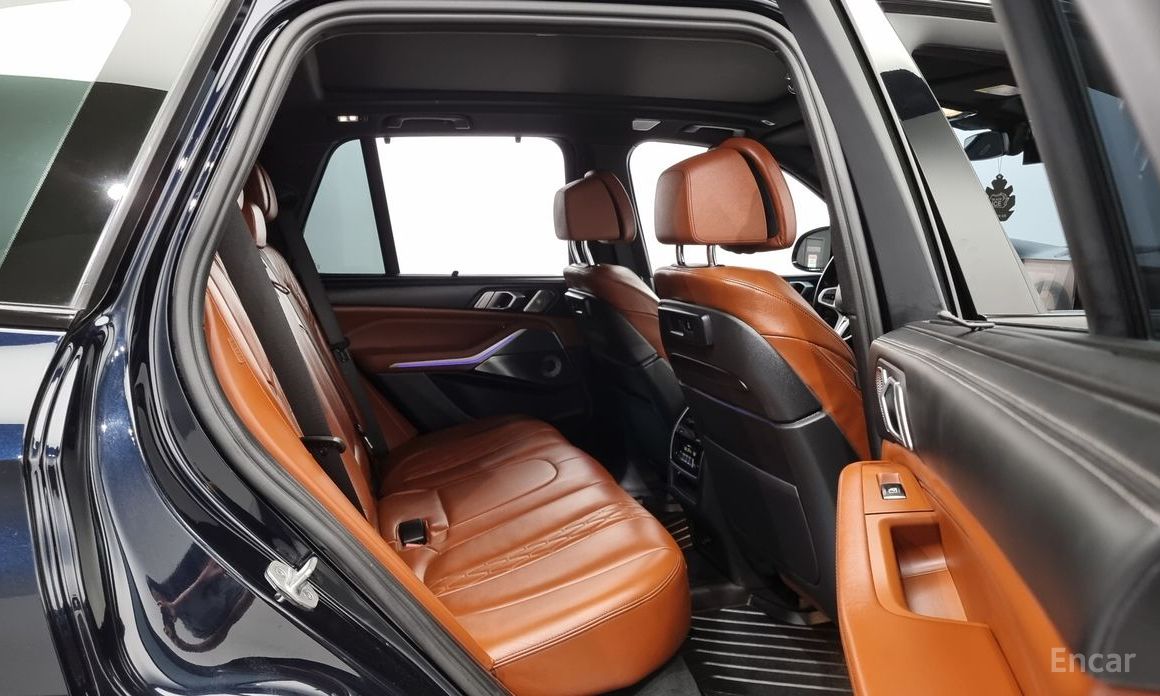 X5 (G05)M50i 13