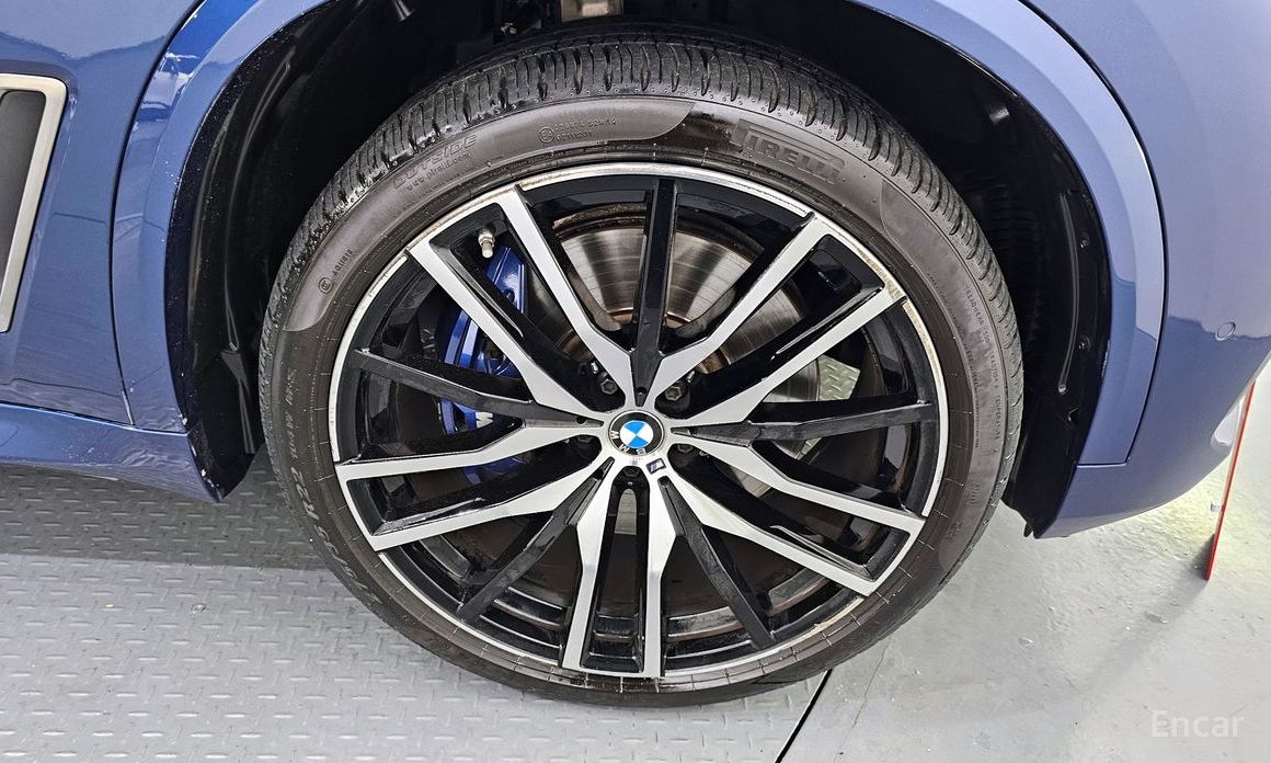 X5 (G05)M50i 6