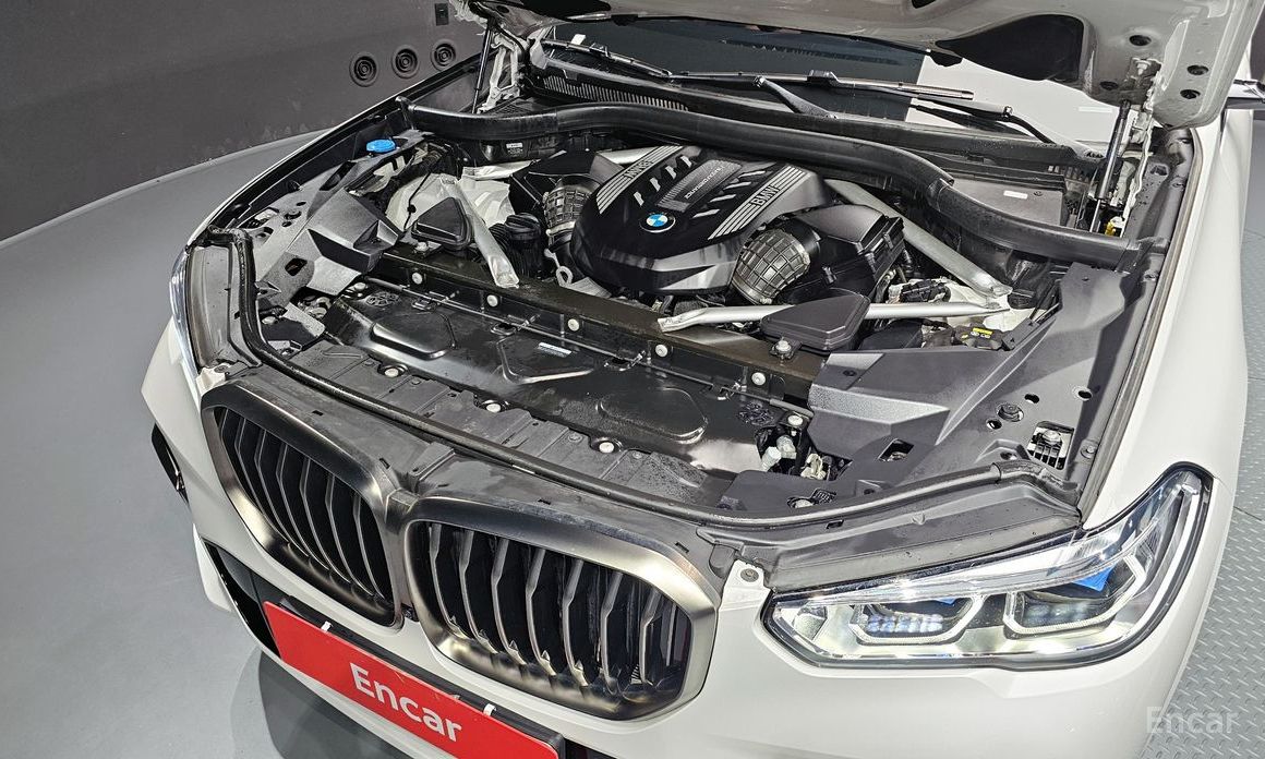 X5 (G05)M50i 7