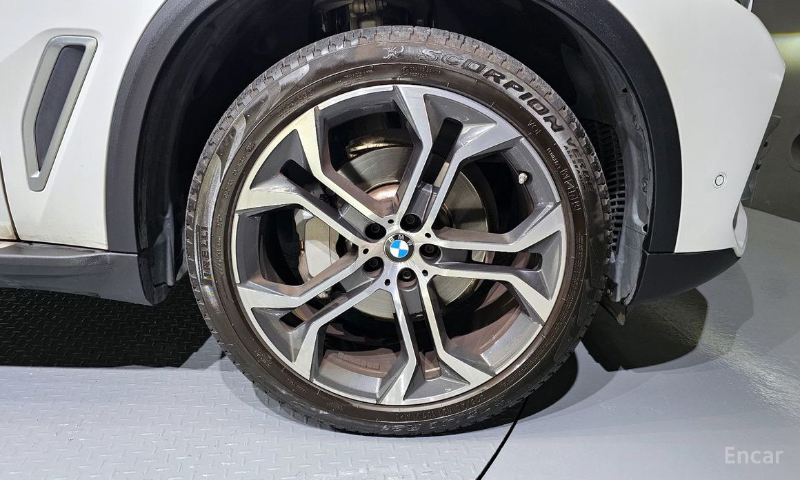 X5 (G05)xDrive 40i xLine 6