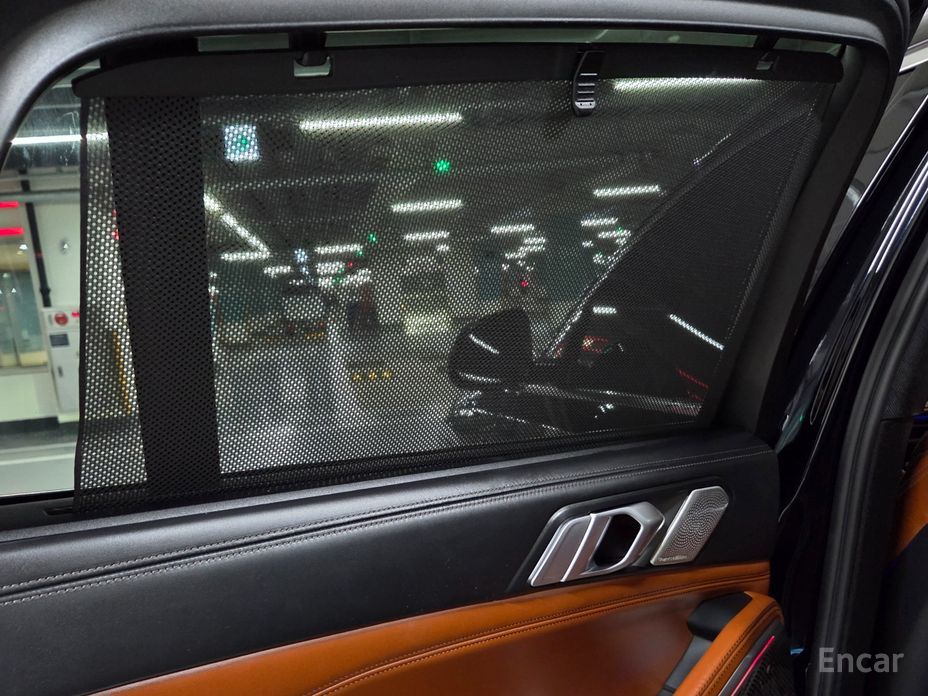 X6 (G06)M50i 17