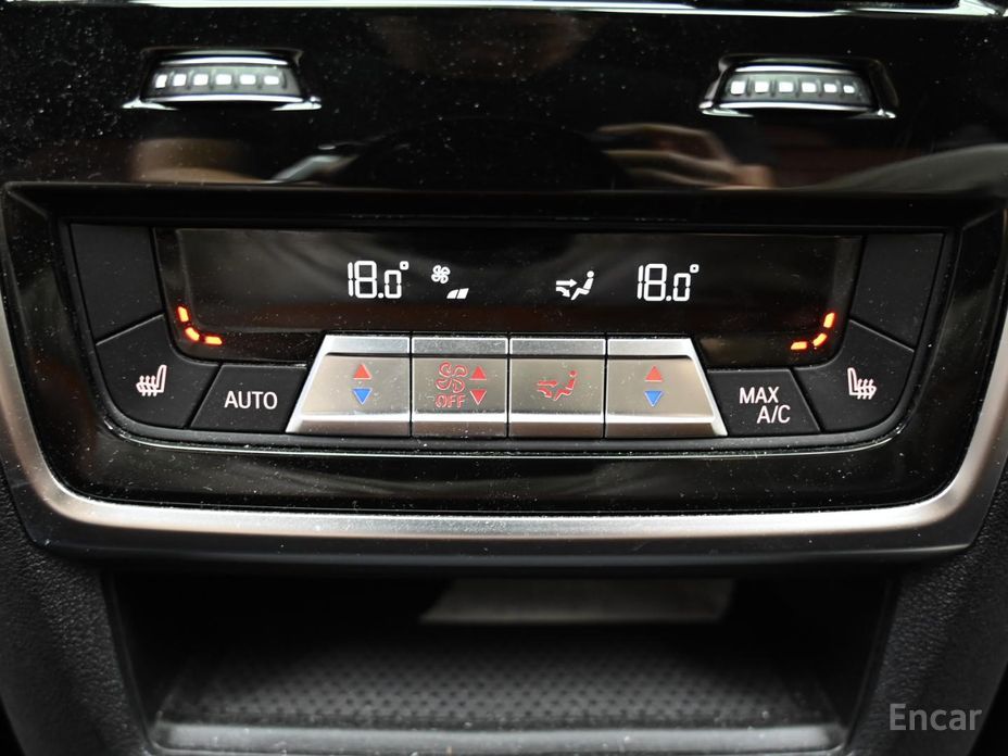 X6 (G06)M50i 17