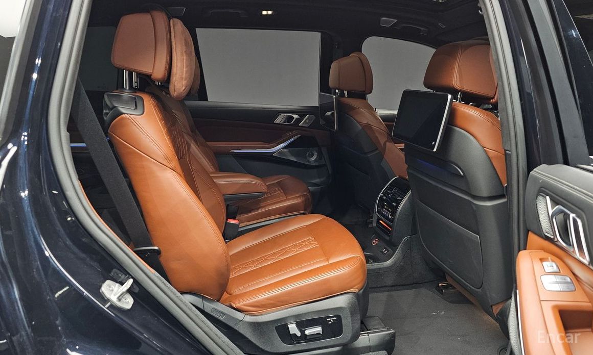 X7 (G07)M50i 6 seater 9