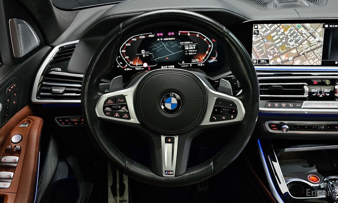 X7 (G07)M50i 6 seater 11