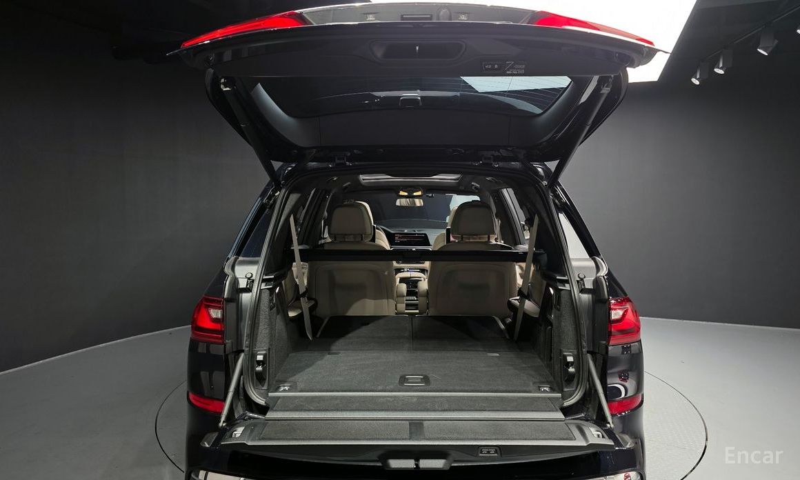 X7 (G07) xDrive 40d M Sport 6 seater 21
