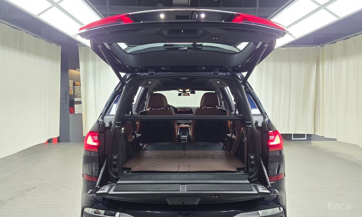 X7 (G07) xDrive 40d M Sport 6 seater 21