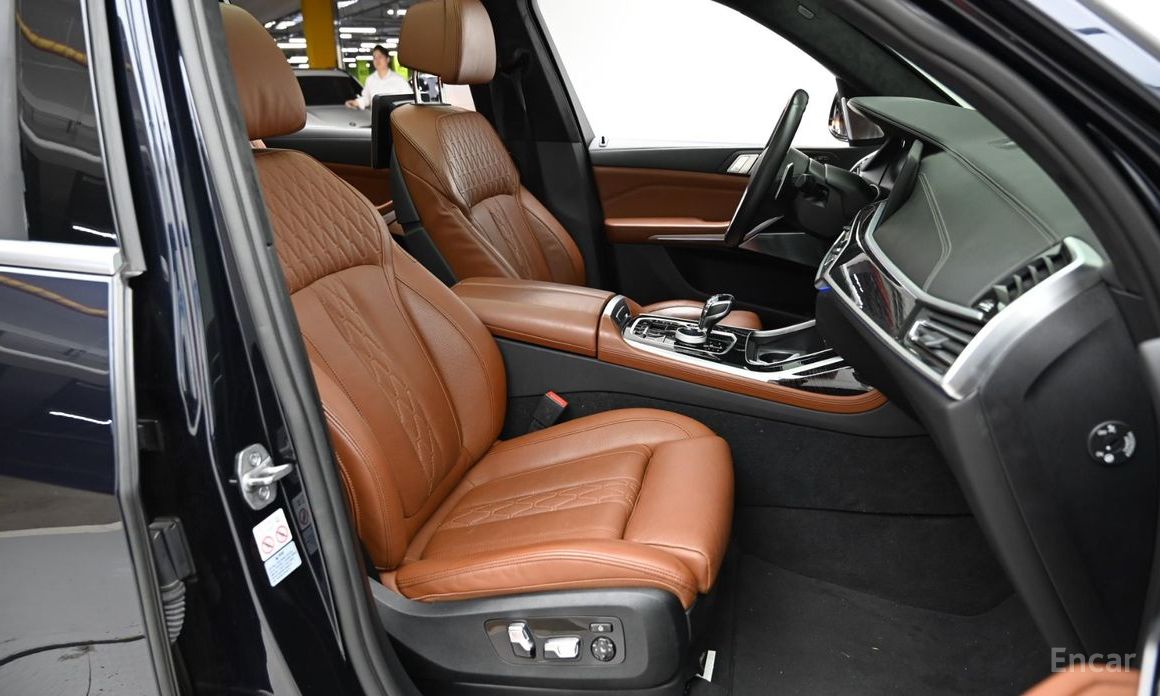 X7 (G07) xDrive 40d M Sport 6 seater 11