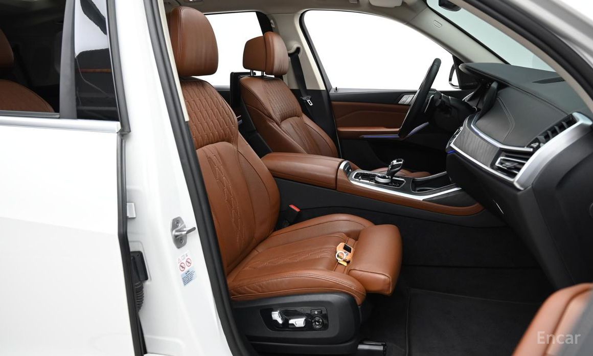 X7 (G07)xDrive 40d Design Pure Excellence 6 seater 11