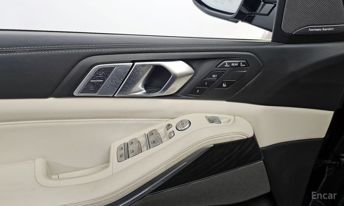 X7 (G07)xDrive 40i Design Pure Excellence 6 seater 15