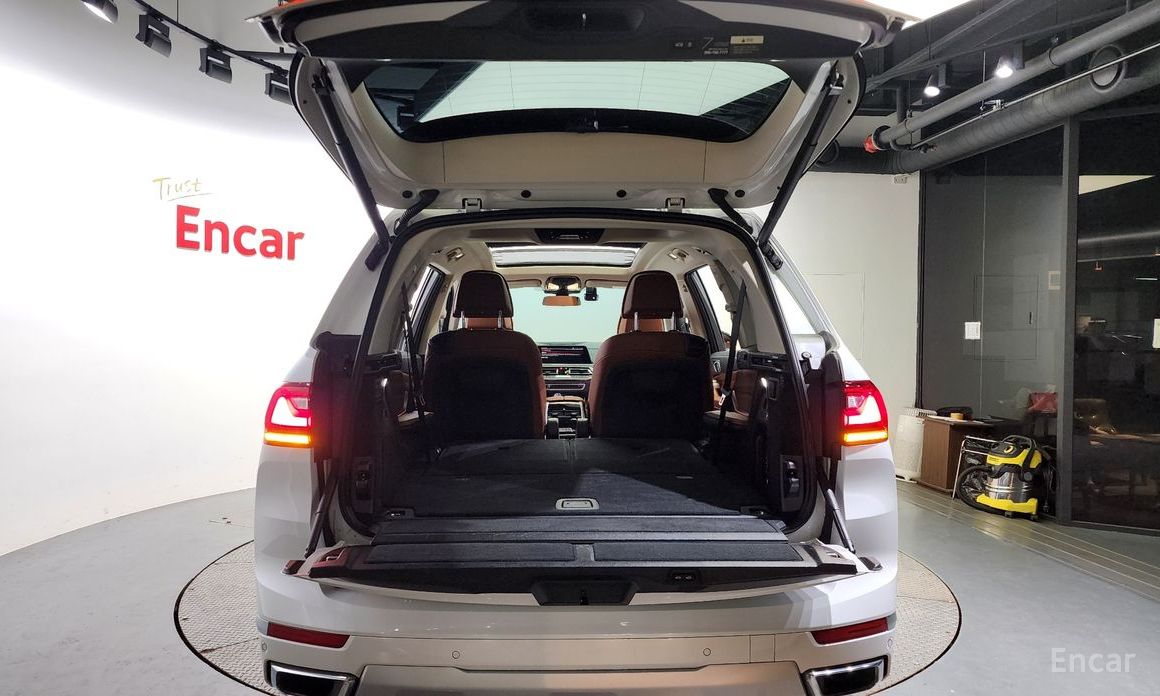 X7 (G07)xDrive 40i Design Pure Excellence 6 seater 21