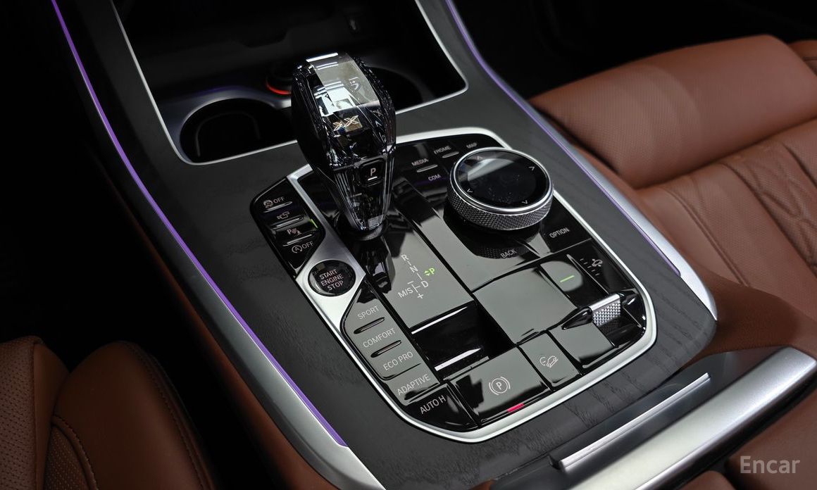 X7 (G07)xDrive 40i Design Pure Excellence 6 seater 9