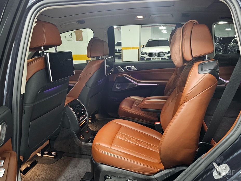 X7 (G07)xDrive 40i Design Pure Excellence 6 seater 10