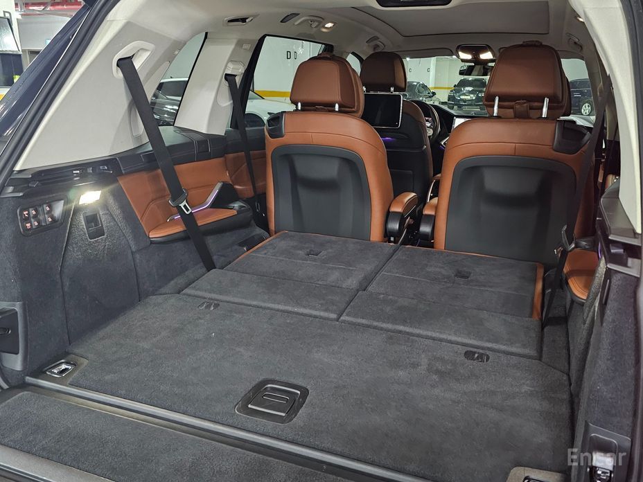 X7 (G07)xDrive 40i Design Pure Excellence 6 seater 11