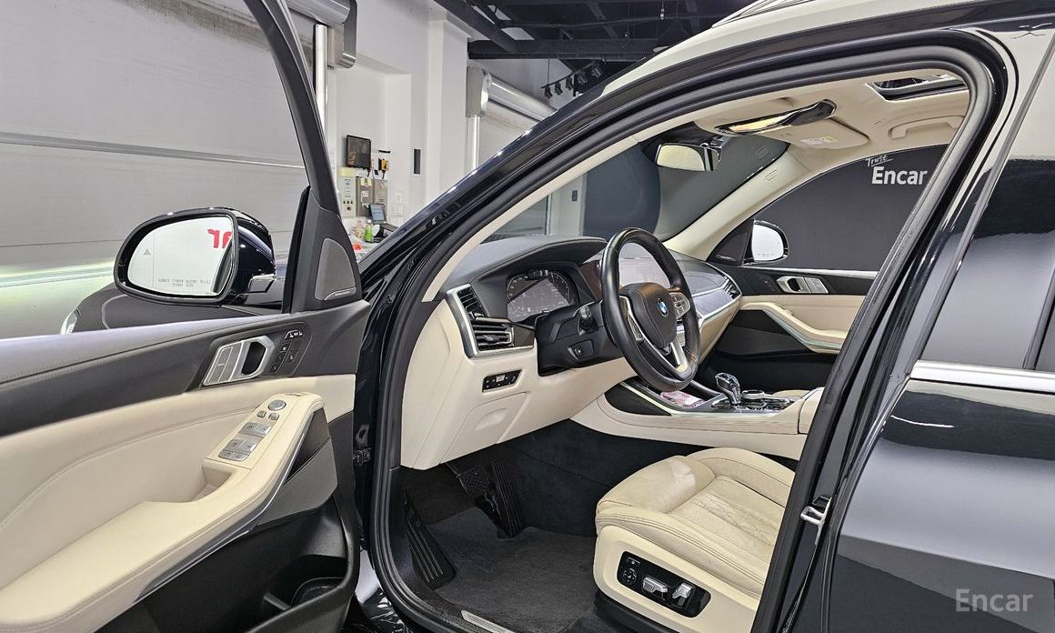X7 (G07)xDrive 40i Design Pure Excellence 6 seater 11