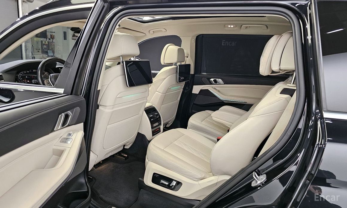 X7 (G07)xDrive 40i Design Pure Excellence 6 seater 12
