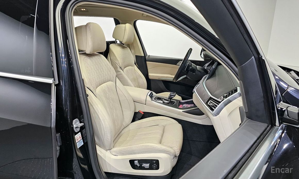X7 (G07)xDrive 40i Design Pure Excellence 6 seater 13