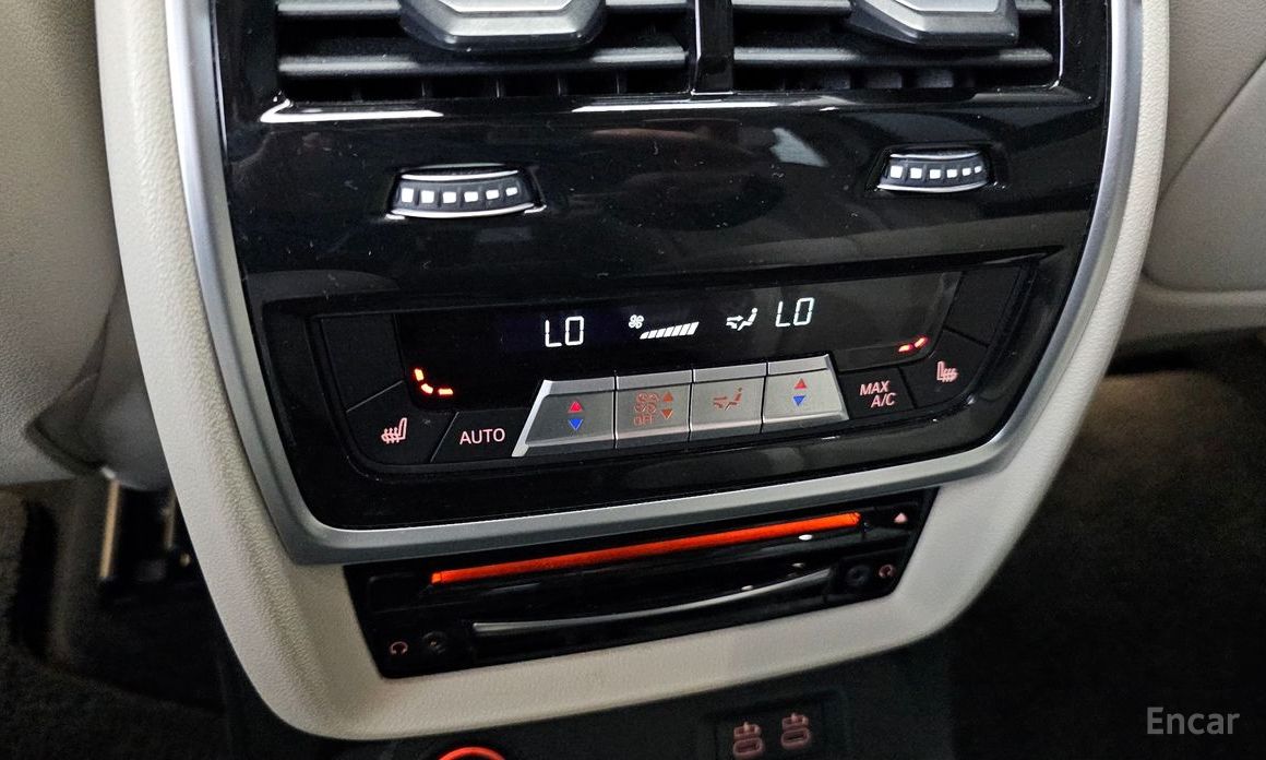 X7 (G07)xDrive 40i Design Pure Excellence 6 seater 19