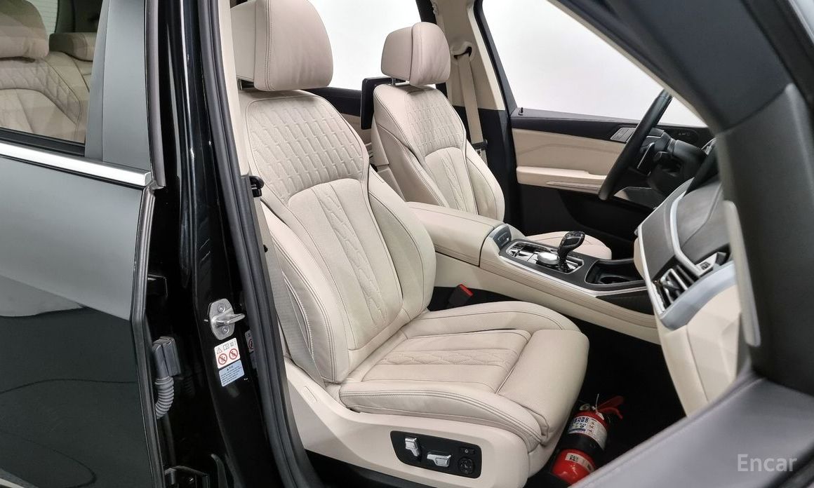 X7 (G07)xDrive 40i Design Pure Excellence 7 seater 11