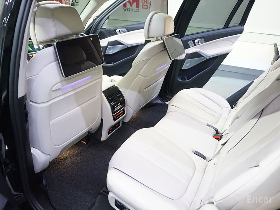 X7 (G07)xDrive 40i Design Pure Excellence 7 seater 12