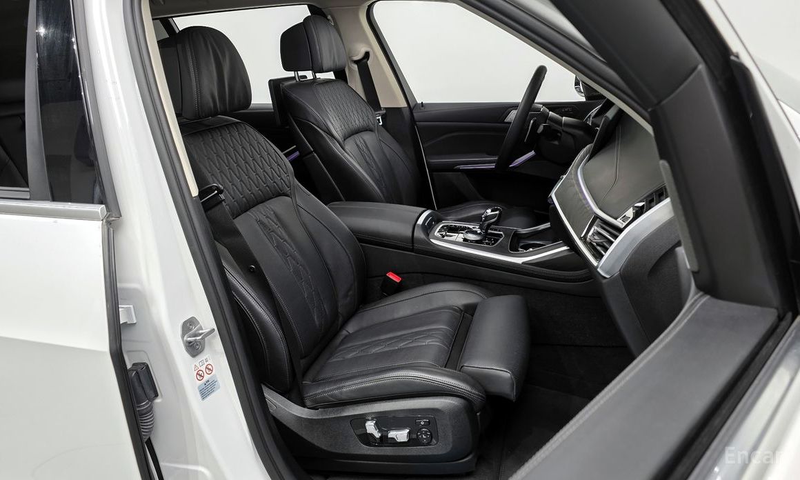X7 (G07)xDrive 40i Design Pure Excellence 7 seater 11