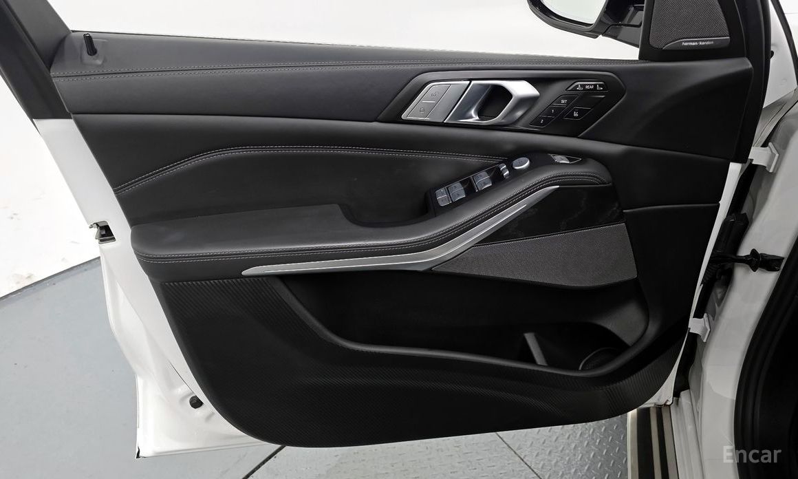 X7 (G07)xDrive 40i Design Pure Excellence 7 seater 19