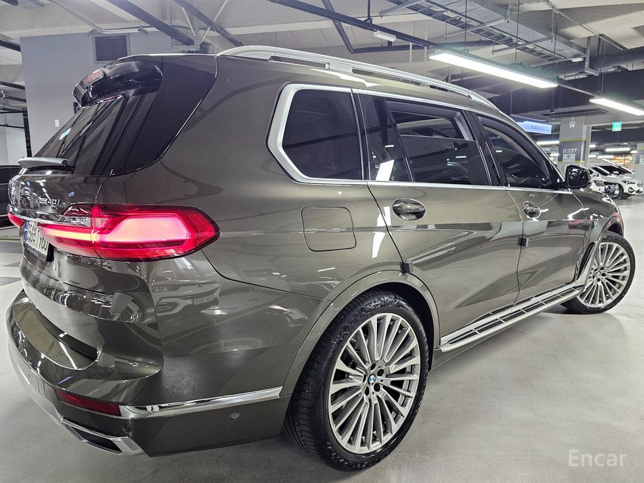 X7 (G07)xDrive 40i Design Pure Excellence 7 seater 4