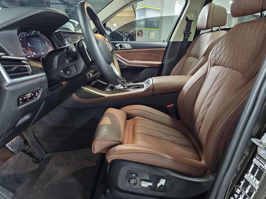 X7 (G07)xDrive 40i Design Pure Excellence 7 seater 8