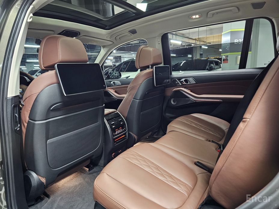 X7 (G07)xDrive 40i Design Pure Excellence 7 seater 10