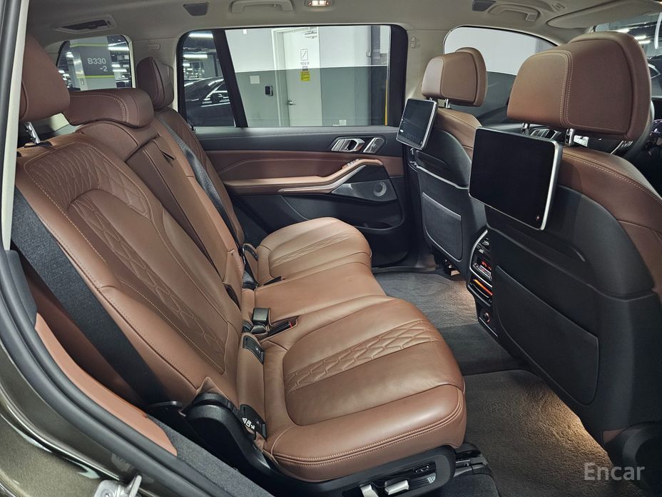 X7 (G07)xDrive 40i Design Pure Excellence 7 seater 11