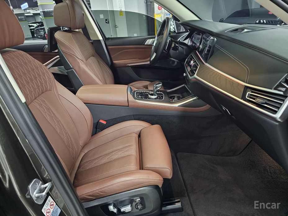 X7 (G07)xDrive 40i Design Pure Excellence 7 seater 13