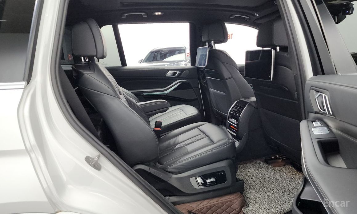 X7 (G07)xDrive 40i M Sport 6 seater 13
