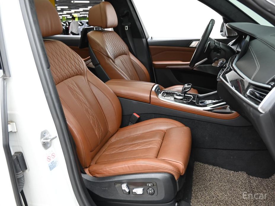 X7 (G07)xDrive 40i M Sport 6 seater 11
