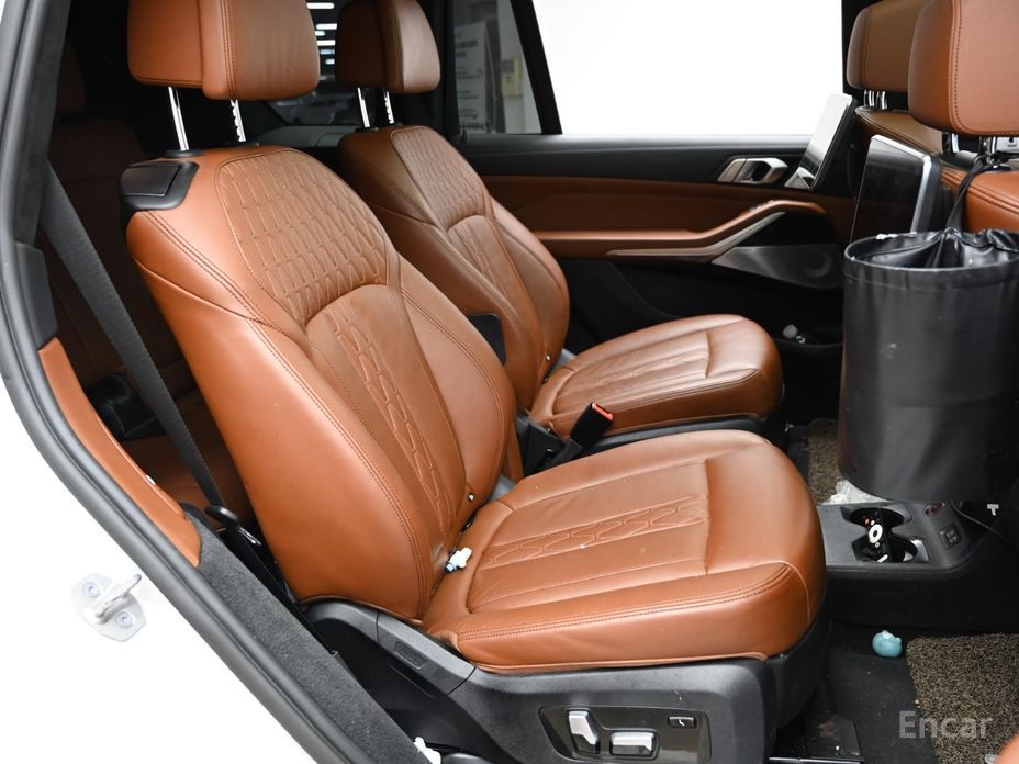 X7 (G07)xDrive 40i M Sport 6 seater 13