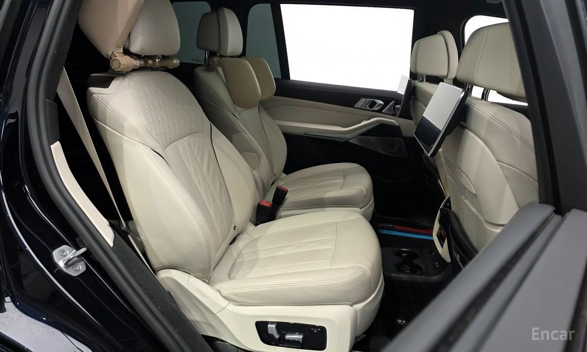 X7 (G07)xDrive 40i M Sport 6 seater 13