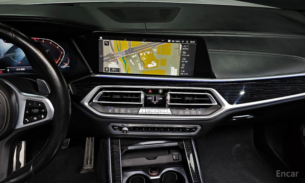 X7 (G07)xDrive 40i M Sport 6 seater 15