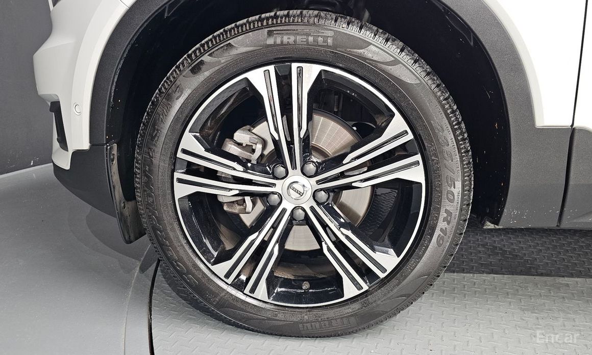 Volvo XC40B4 Inspiration №6